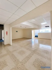 Local excelente para oficinas primer piso completo