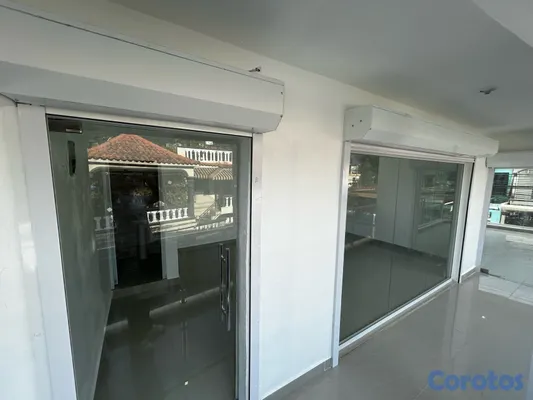 oficinas y locales comerciales - Local Comercial tipo plaza en San Luis 4