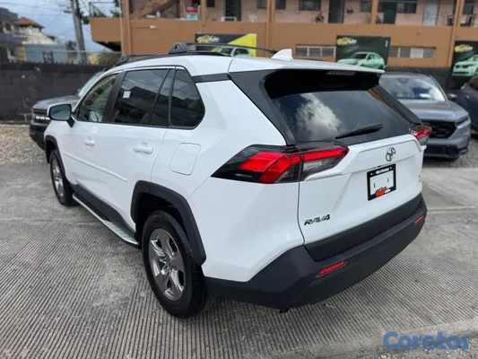 jeepetas y camionetas - Toyota RAV4 XLE 2022 4