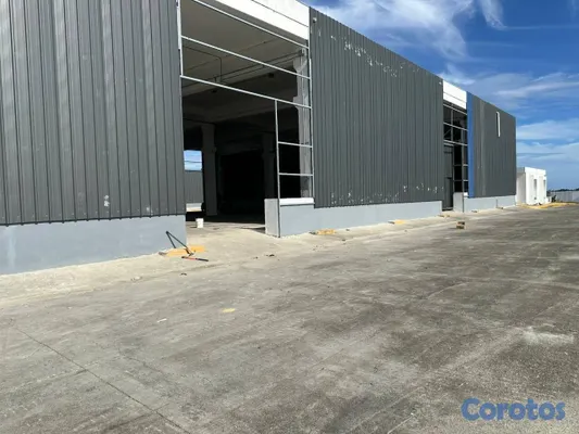 oficinas y locales comerciales - NAVE EN ALQUILER – AUTOPISTA LAS AMÉRICAS 4