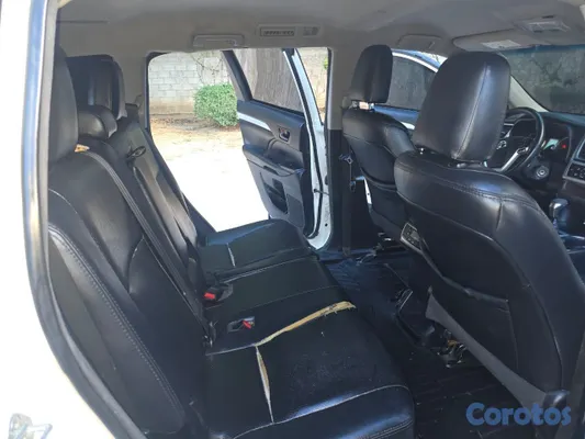 jeepetas y camionetas - Toyota Highlander 2015 en venta  9