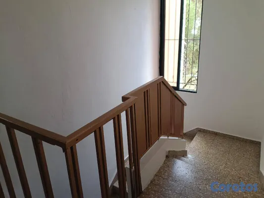 casas - Casa de 2 niveles 4 habitaciones en venta en Las P 2