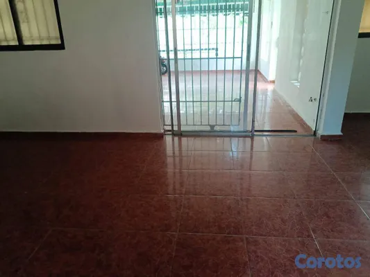 casas - Casa de 2 niveles 4 habitaciones en venta en Las P 5