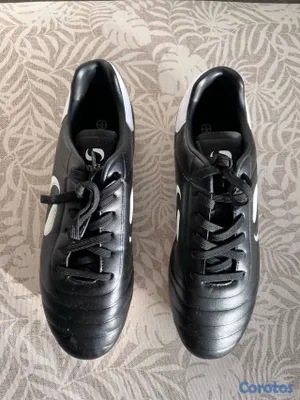 Artículos Deportivos - Zapatos para fútbol  3