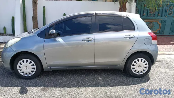 carros - 2009 Toyota Vitz 4
