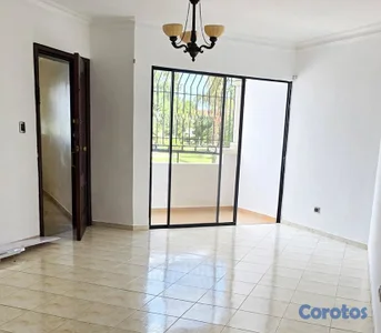 Alquilo en Av. Enriquillo excelente residencial cercano al Bravo 105 mts, 2hab