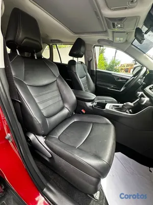 jeepetas y camionetas - 🚘 TOYOTA RAV4 XLE PREMIUM 2025 8