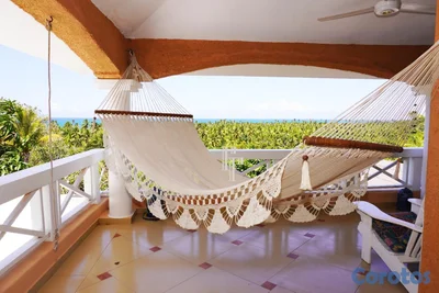 Villa en colina con hermosas vista al mar