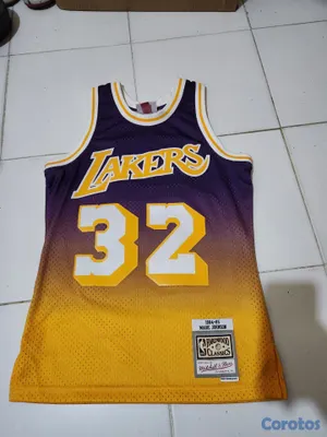 Artículos Deportivos - 6 camisetas deportivas auténticas/originales NBA/N 10