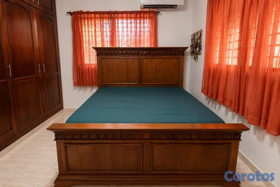 Juego de Aposentos - Cama Queen, 2 Mesas de Noche - 1 Gavetero con espejo