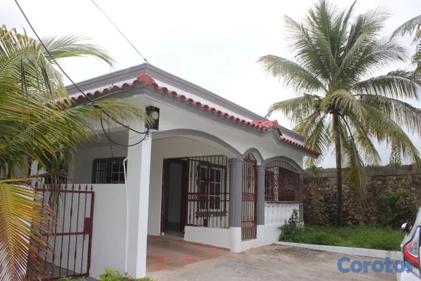 casas - Casa en venta en la Aut. de San Isidro con gran pa 2
