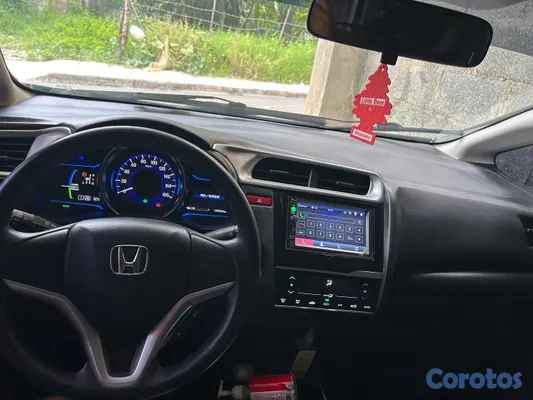 carros - Honda Fit Hybrid 2015 de 4 puertas y bajo consumo de gasolina  7