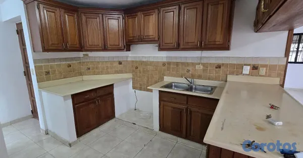 apartamentos - ALQUILÓ 4to piso no ascensor ennla esmeralda próximo al bravo  3