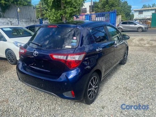 carros - Toyota, Vitz, Año:2020 3