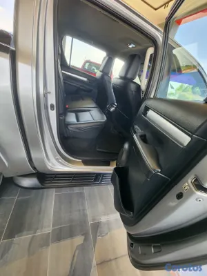 jeepetas y camionetas - 2017 Toyota Hilux Revo 3.0 Diesel 12