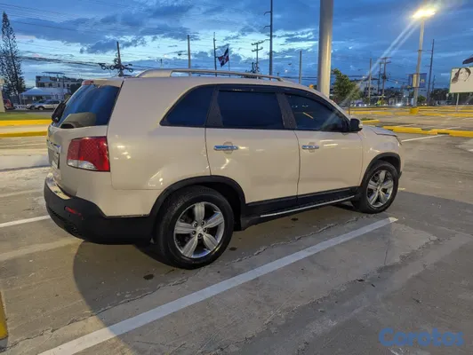 jeepetas y camionetas - Excelente Kia Sorento como nuevo  15