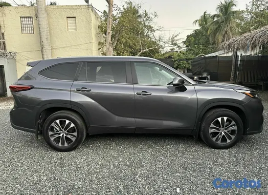 jeepetas y camionetas - Toyota higlander xle 2024 8