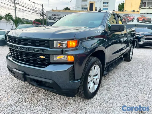 jeepetas y camionetas - CHEVROLET SILVERADO 1500 CUSTOM 2022 2
