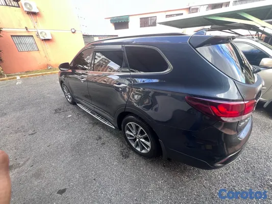 jeepetas y camionetas - Hyundai Santa Fe 2017 AWD Full – 3 Filas, Excelente Estado 5