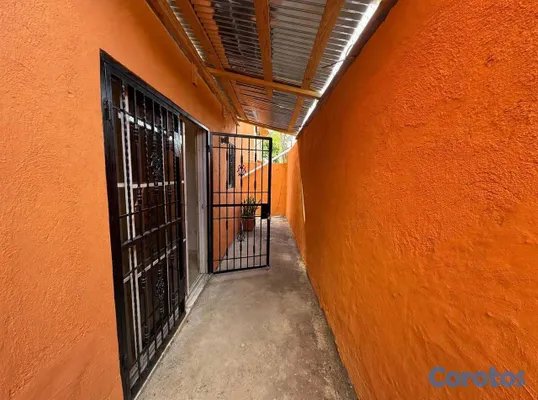 casas - Casa de 2 niveles en venta en Villa Aura 7