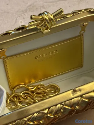 carteras y maletas - cartera dorada bottega venetta de nudo 2