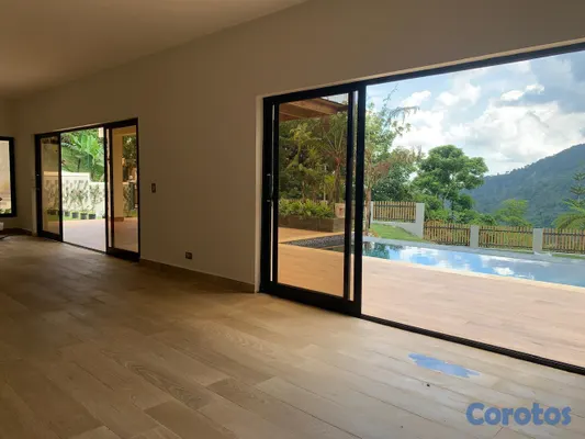 casas -   Villa La Colonia | Piscina Privada, Vista a la Montaña y Máxima Privacidad 5