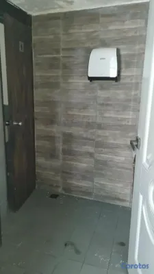 oficinas y locales comerciales - Alquilo Local  comercial 190 mts 1er piso en Arroy 4