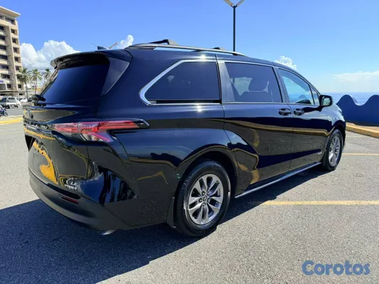 jeepetas y camionetas - Toyota Sienna LE 2021 9