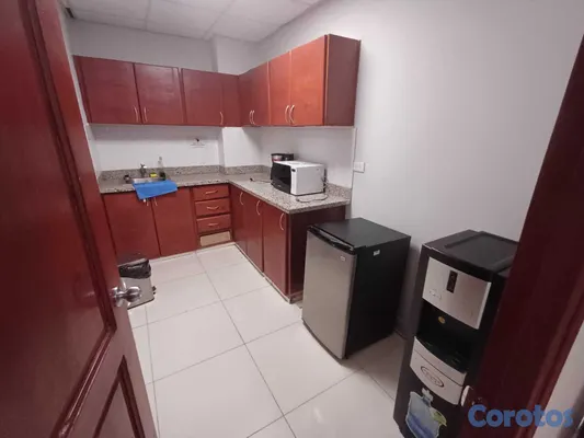 oficinas y locales comerciales - Alquilo Local  1er piso 110 mts en Julieta 5