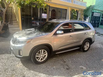 jeepetas y camionetas - KIA Sorento 2014 en excelente condiciones un poco negociable.