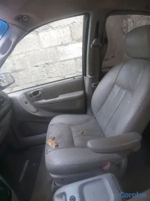 jeepetas y camionetas - vehículo: minivan Chrysler town AND country 
Años : 2005
Válvula: V6 3.8  2