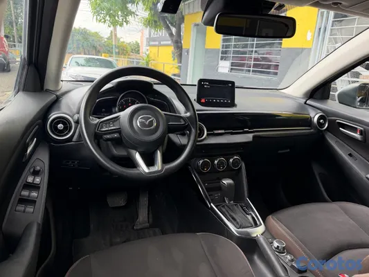 carros - Mazda 2 touring 2021  4