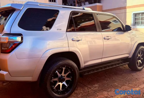 jeepetas y camionetas - Toyota 4runner sr5 2020 9