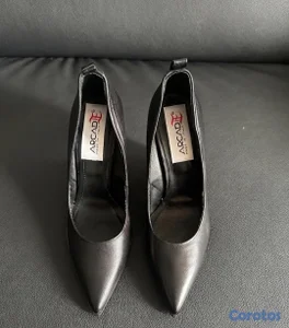  zapatos negros para trabajar, formales, italianos.