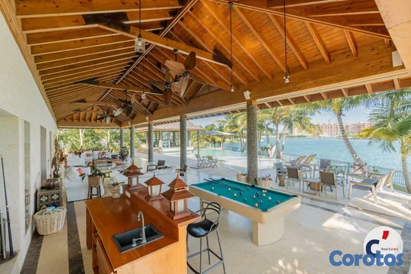 casas - Exclusive Waterfront Estate on a Private Island in 16