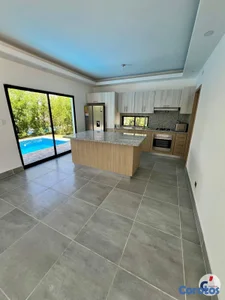 ALQUILER | Villa de 3HB + 3.5B con línea blanca en