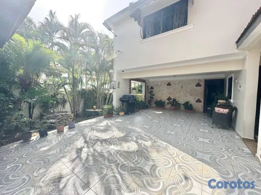 casas - Casa de Dos Niveles en Residencial Las Colinas de  5