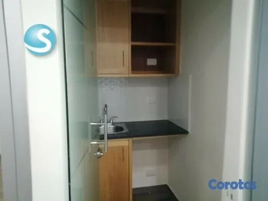 oficinas y locales comerciales - Local Comercial En Alquiler En La Julia 4
