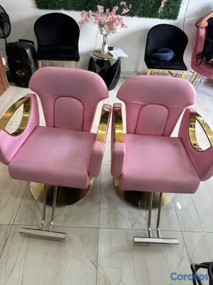 equipos profesionales - Dos sillones de salón de belleza y una peinadora  5