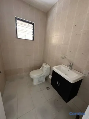 casas - Casa de 2 niveles en venta en Villa Aura 14