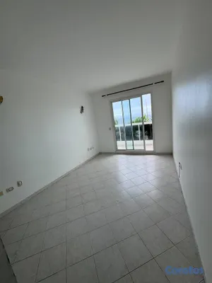apartamentos - Apartamento de 3 habitaciones en alquiler frente a 2