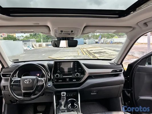 jeepetas y camionetas - Toyota highlander 2021 XLE 4x4 8