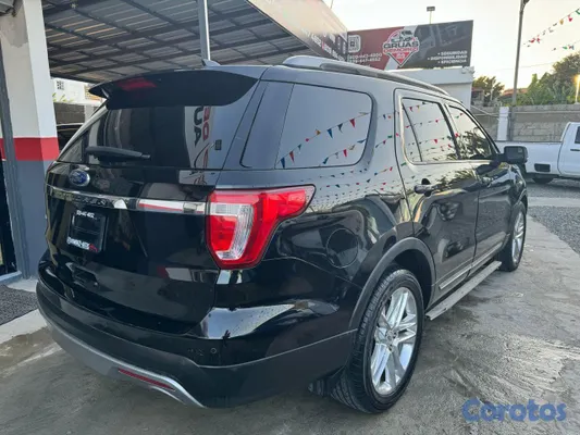 jeepetas y camionetas - Vendo Ford Explorer 2017 xlt  5