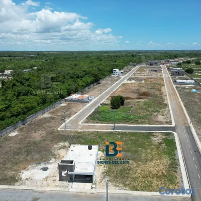 solares y terrenos - Se Traspasa Solar con 300 Metros en el Residencial 7