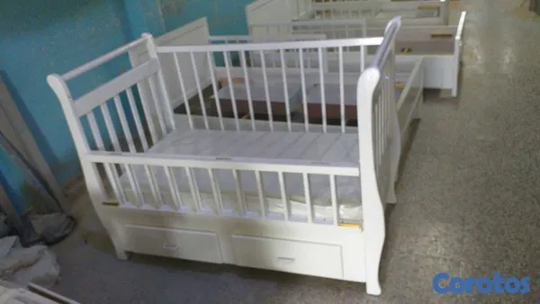 muebles - Cama cuna de madera convertible con colchón y musical- Excelente estado. 2