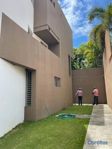 se vende casa grande por el Jardín Botánico 440 m²