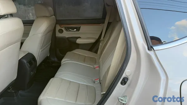 jeepetas y camionetas - Honda crv en buen estado semi nueva  5