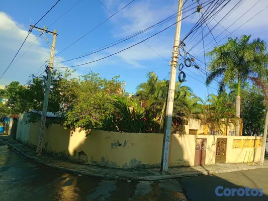 solares y terrenos - Se vende terreno comercial Santo Domingo Oeste cerquita de 27 de febrero prol.  4
