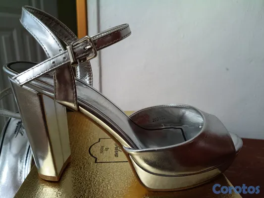 zapatos para mujer - Vendo Sandalias Plateadas de Fiesta como Nuevas 3