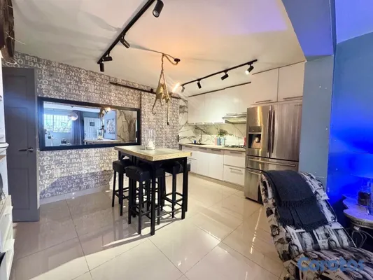 apartamentos - vendo piantini dos habitaciones 1.5 baños balcón parqueo cuarto de servicio  2